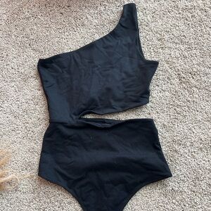 Abercrombie soft AF bodysuit, one shoulder middle cut out black